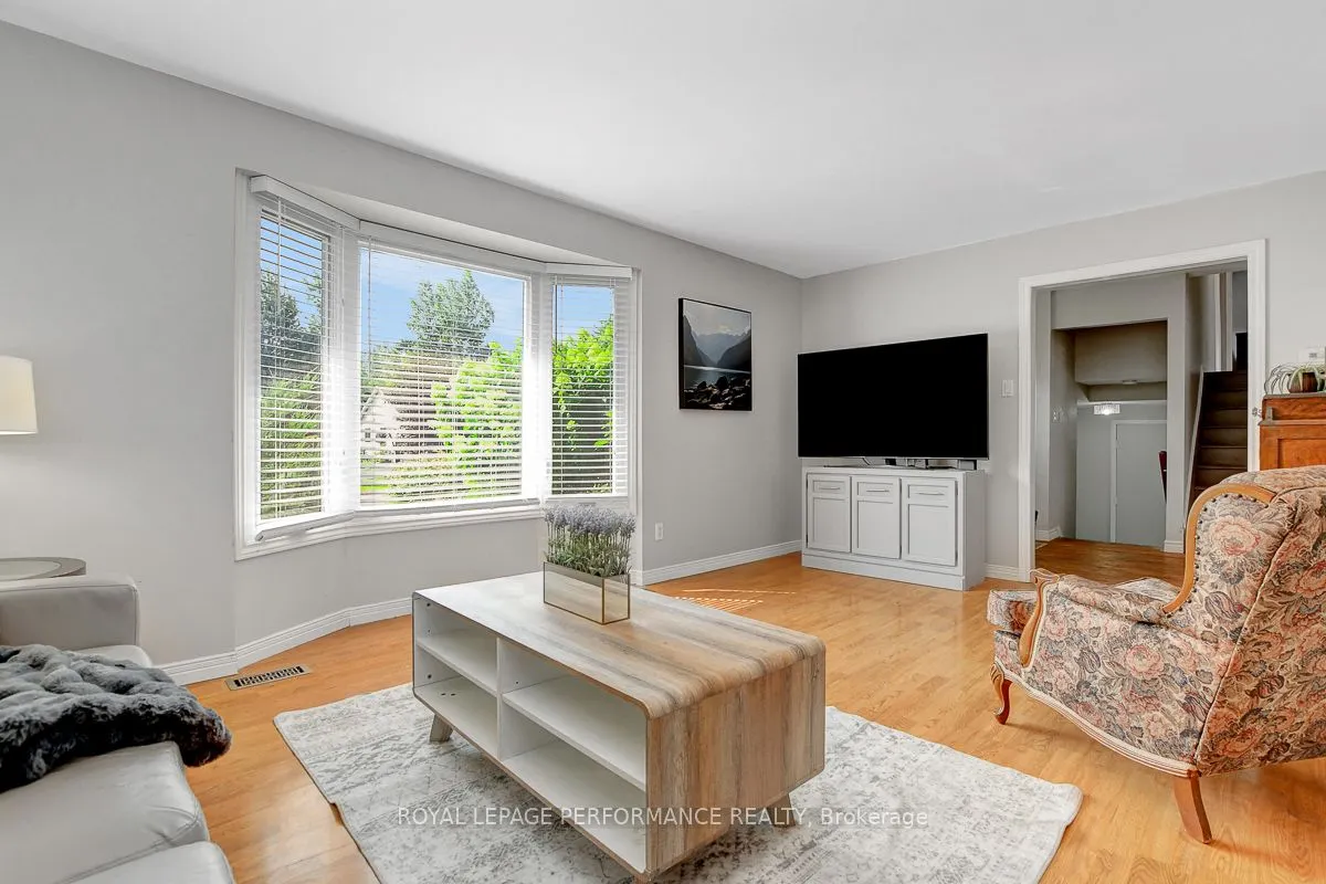 124 Des Pins Street
