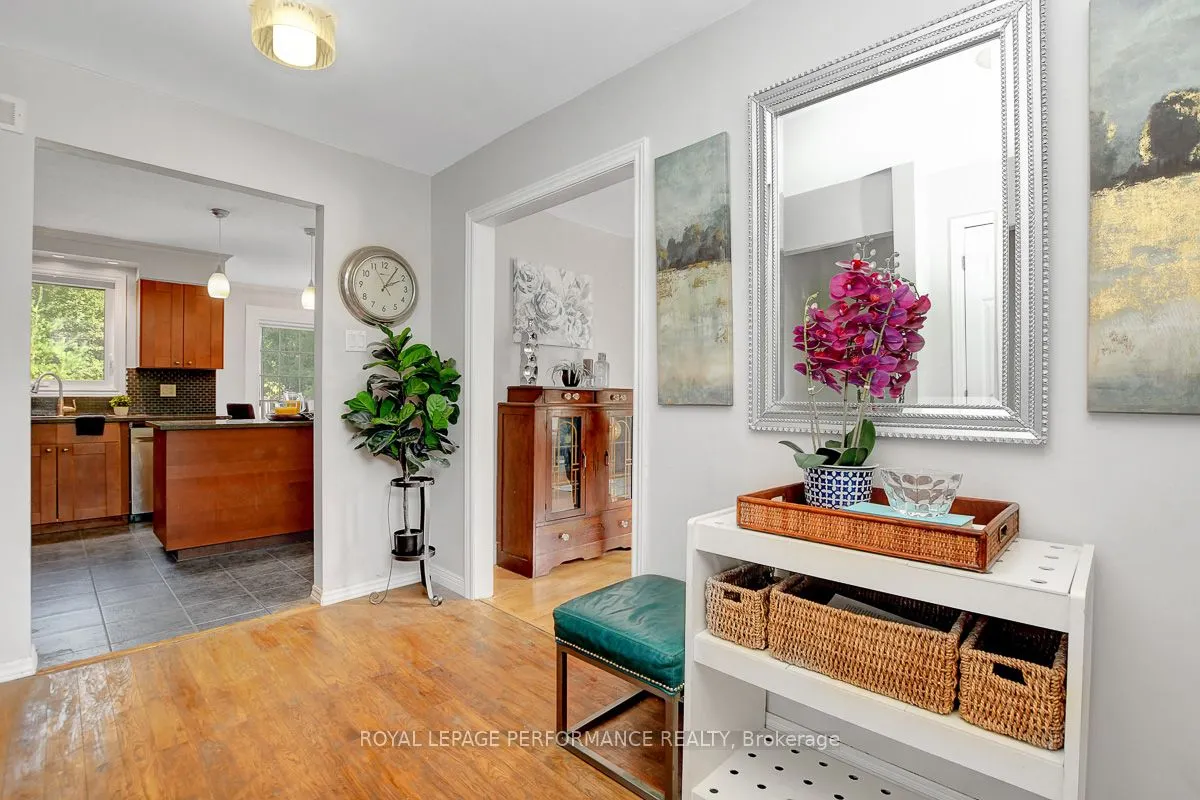 124 Des Pins Street