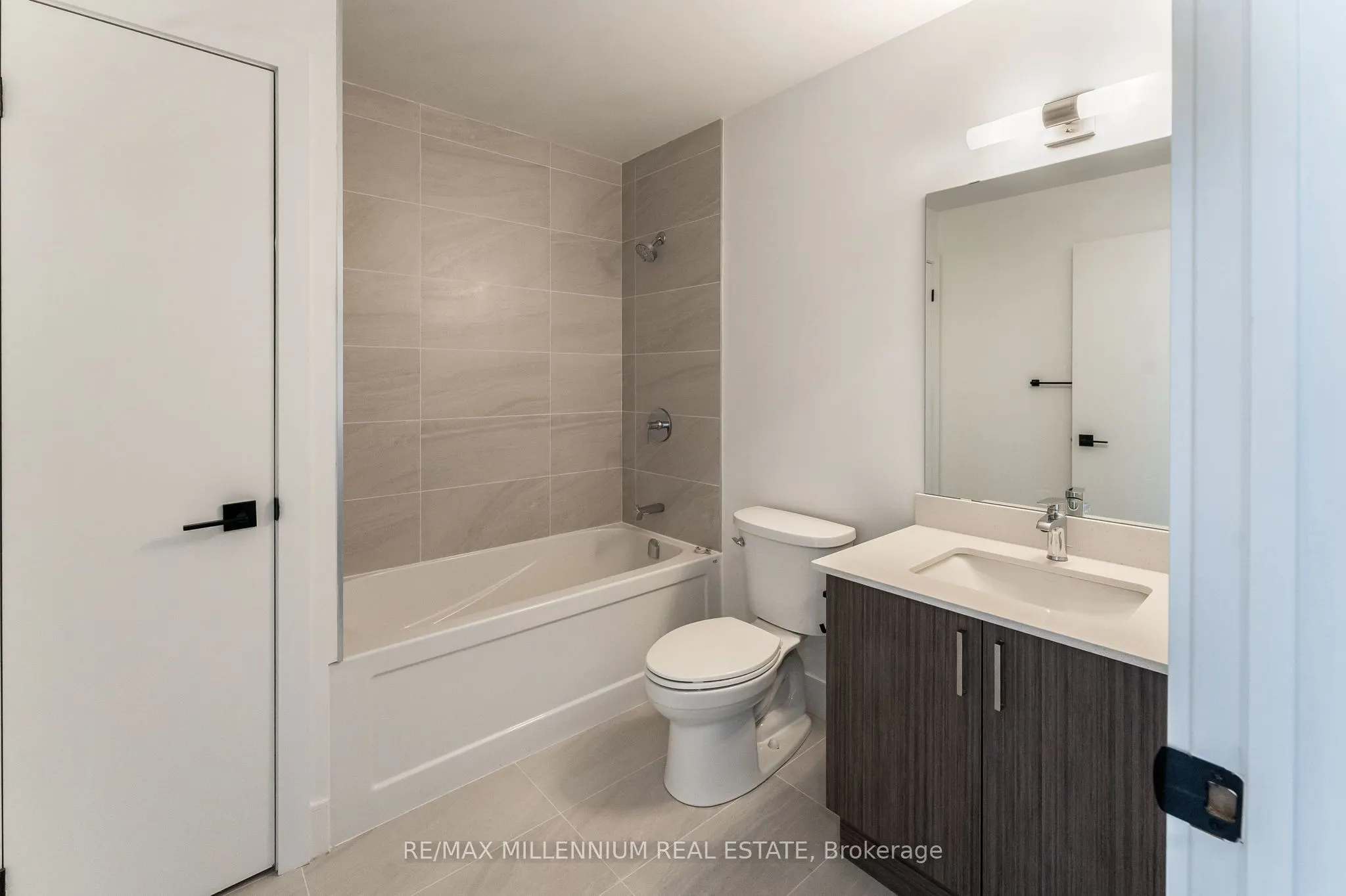 2782 Barton Street E, #208