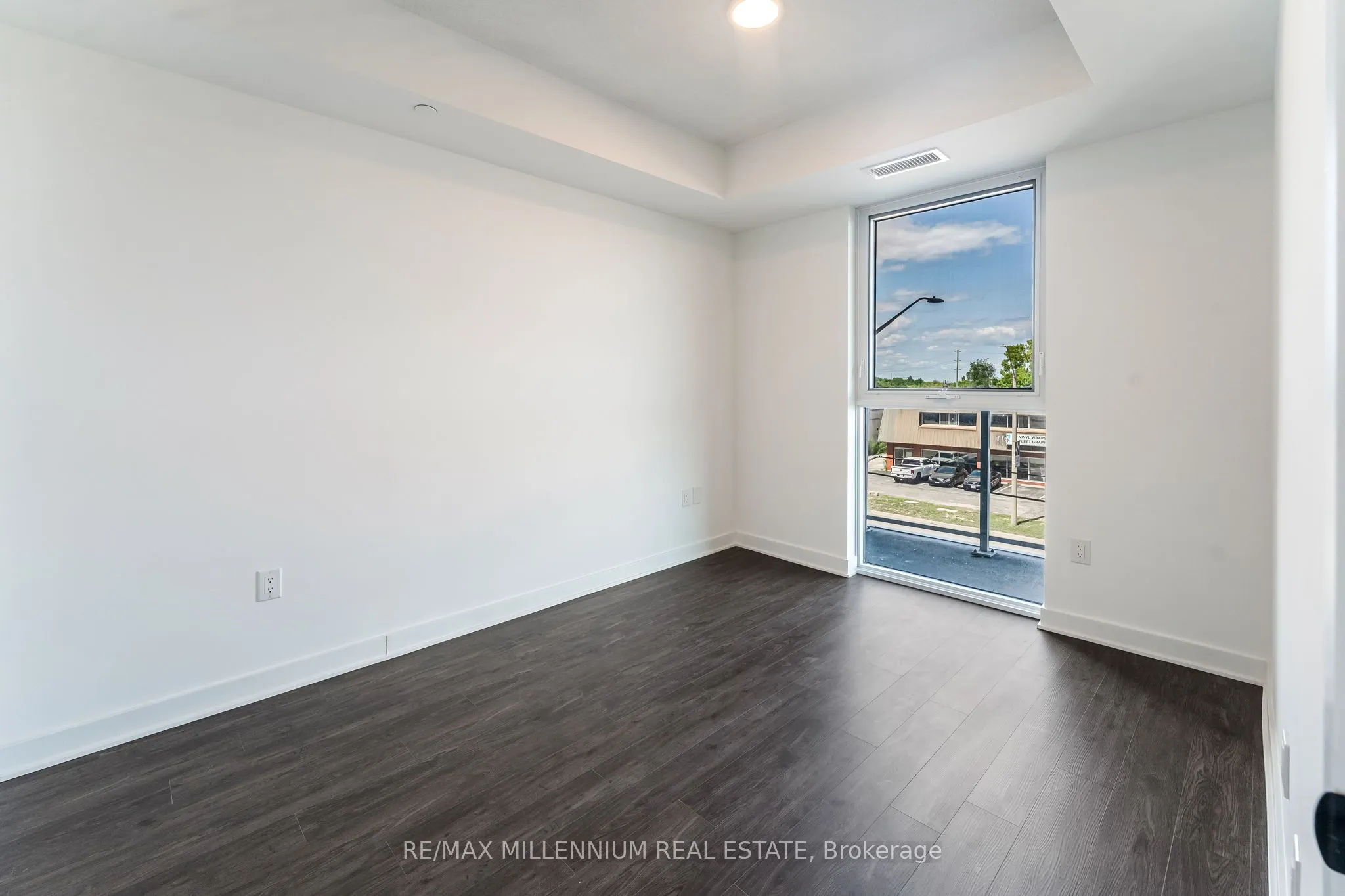 2782 Barton Street E, #208