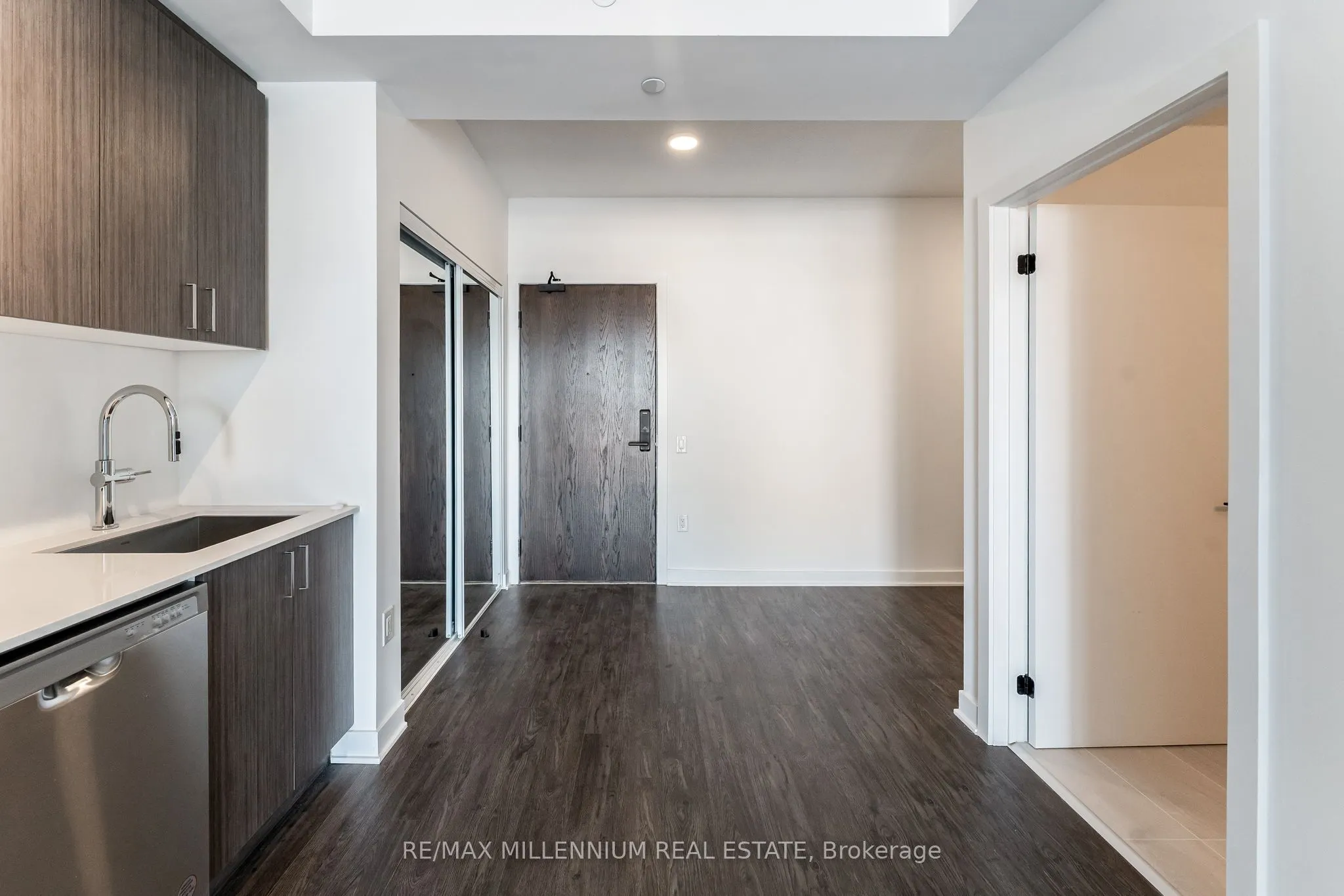 2782 Barton Street E, #208