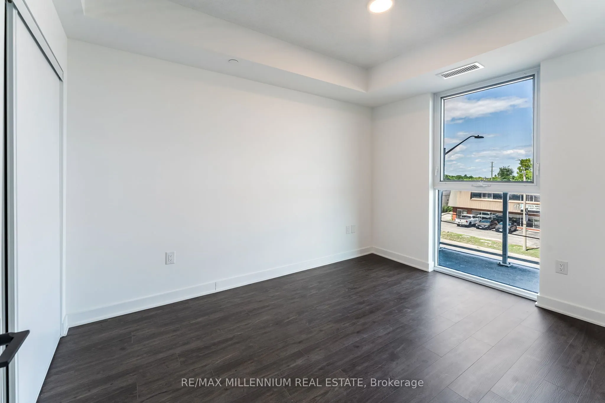 2782 Barton Street E, #208