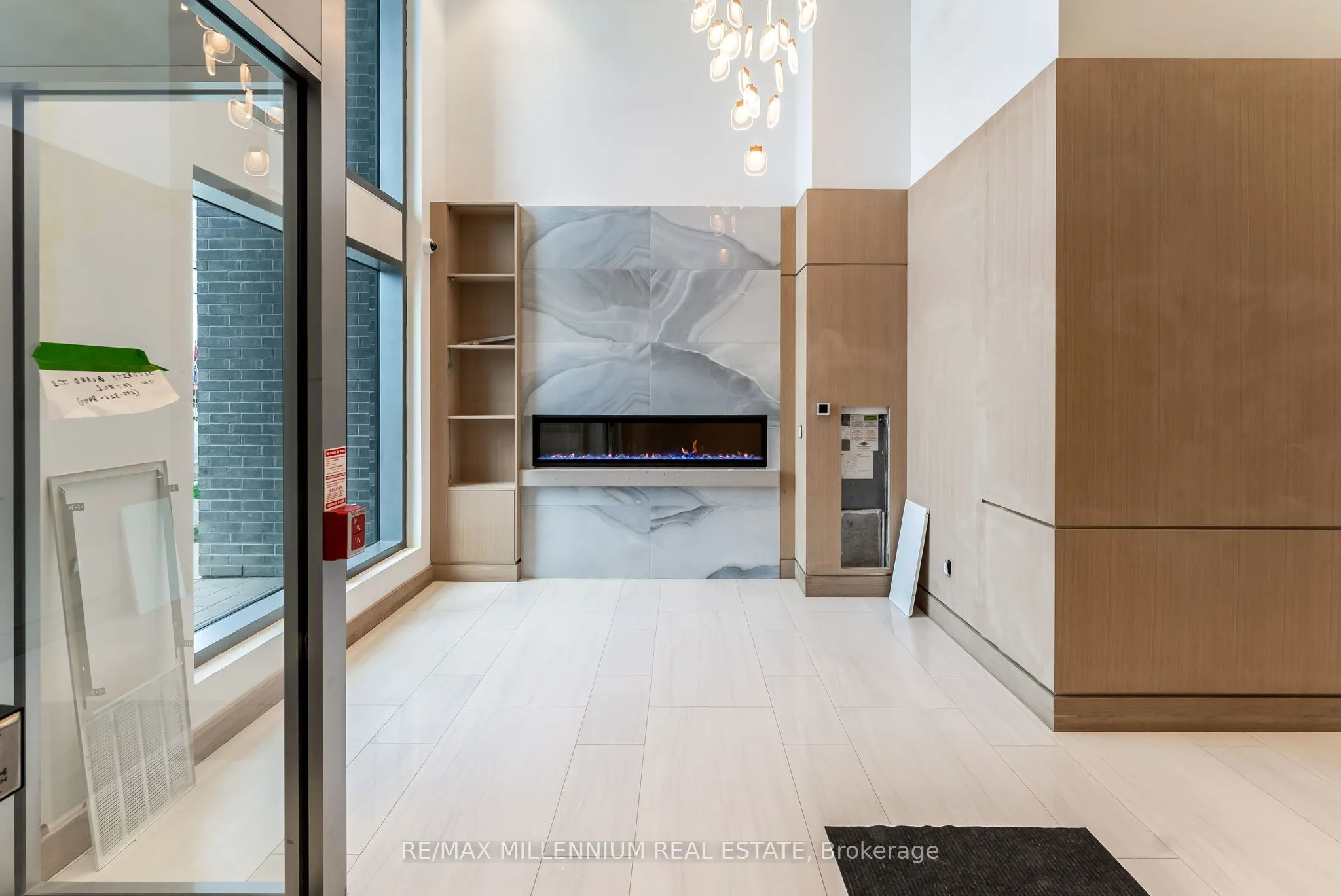 2782 Barton Street E, #208