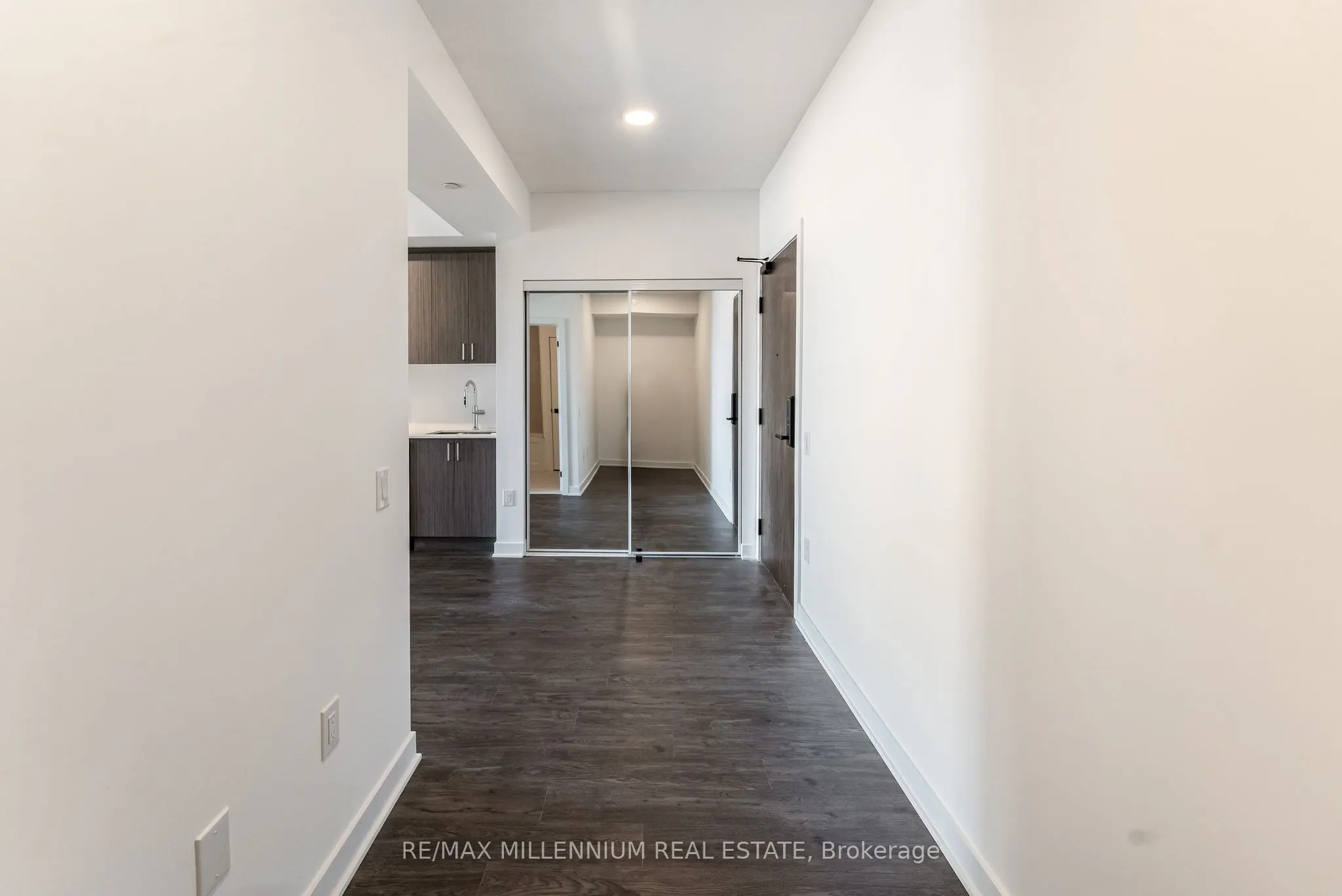2782 Barton Street E, #208