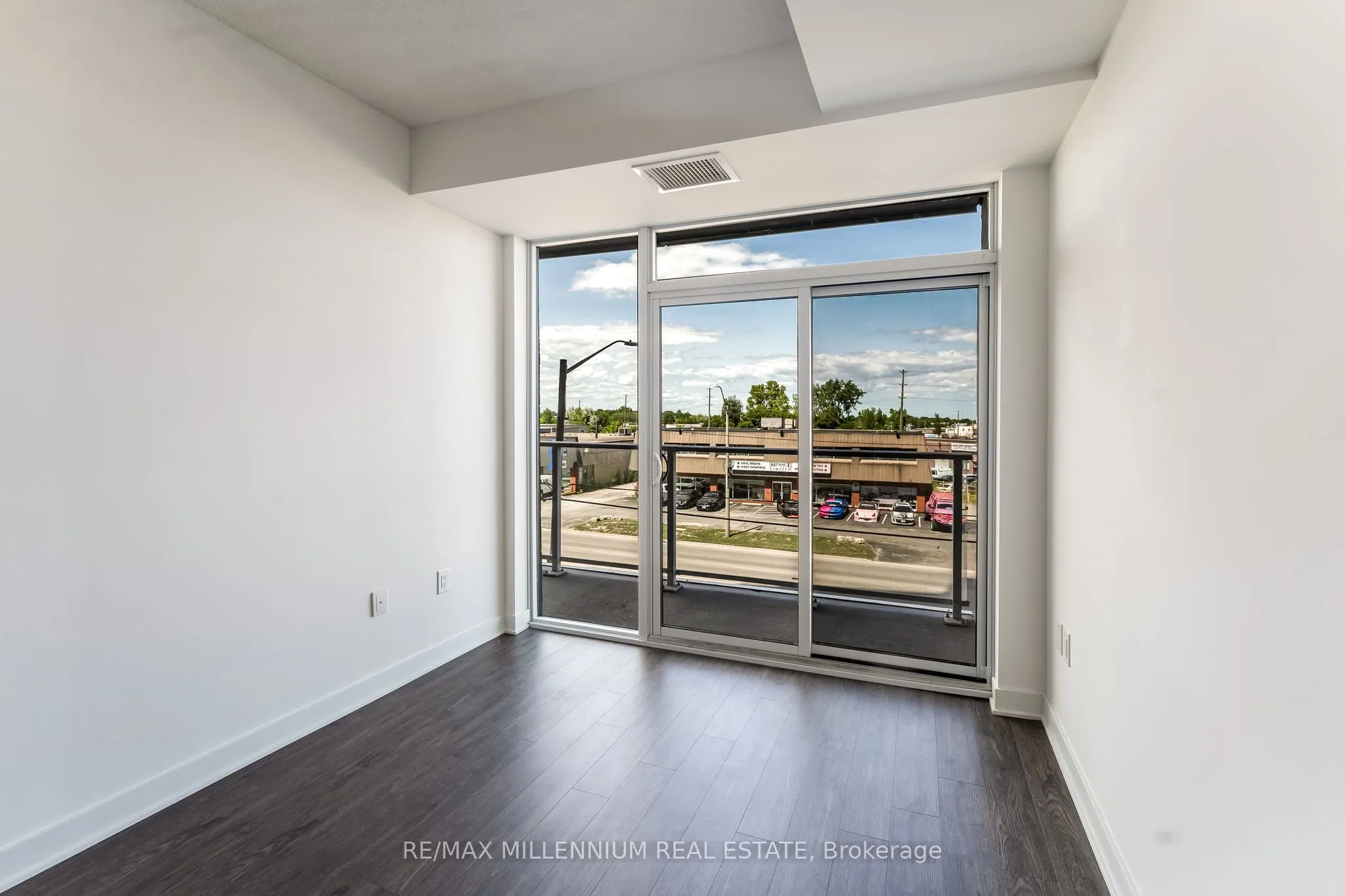 2782 Barton Street E, #208