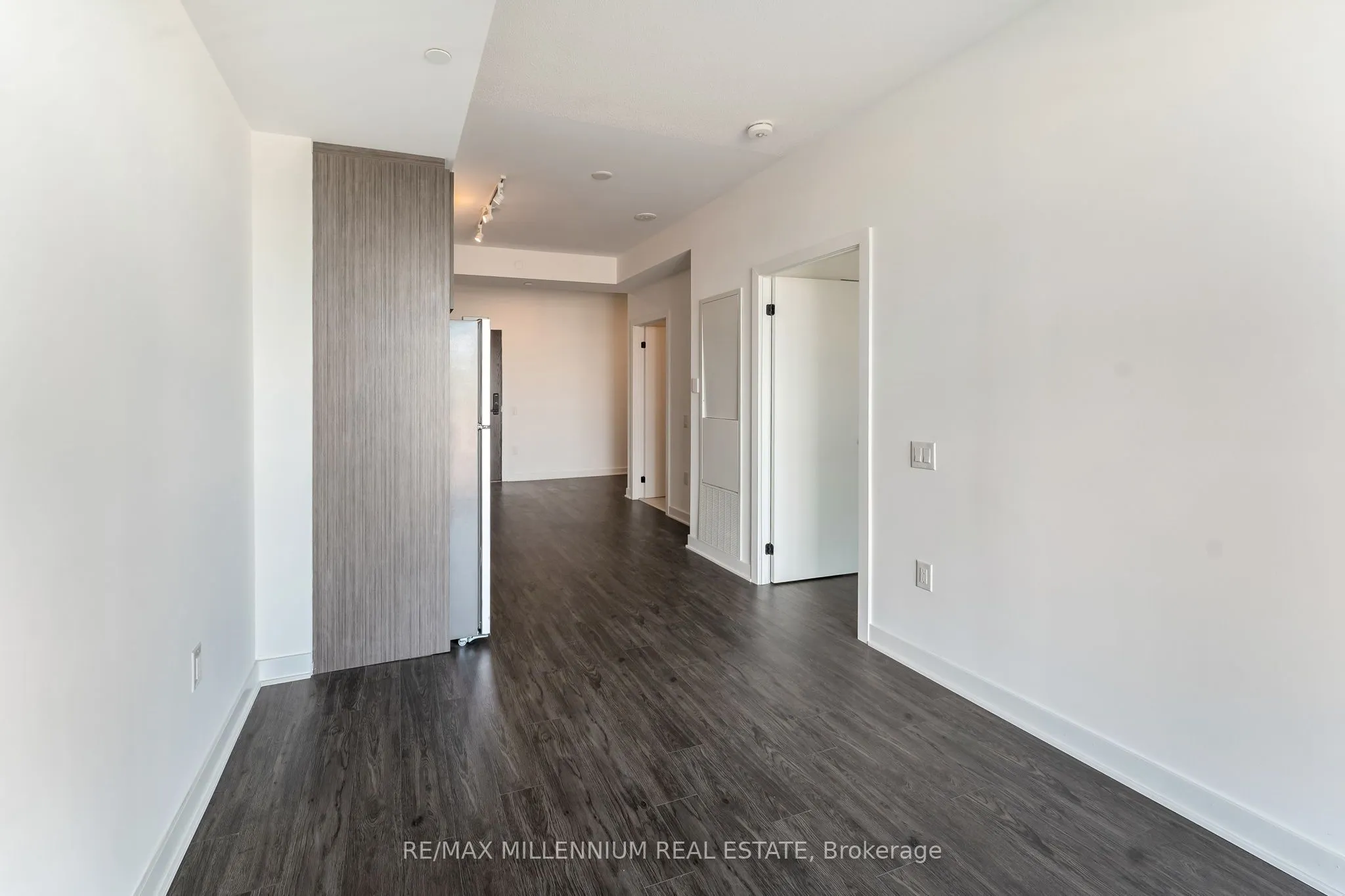 2782 Barton Street E, #208