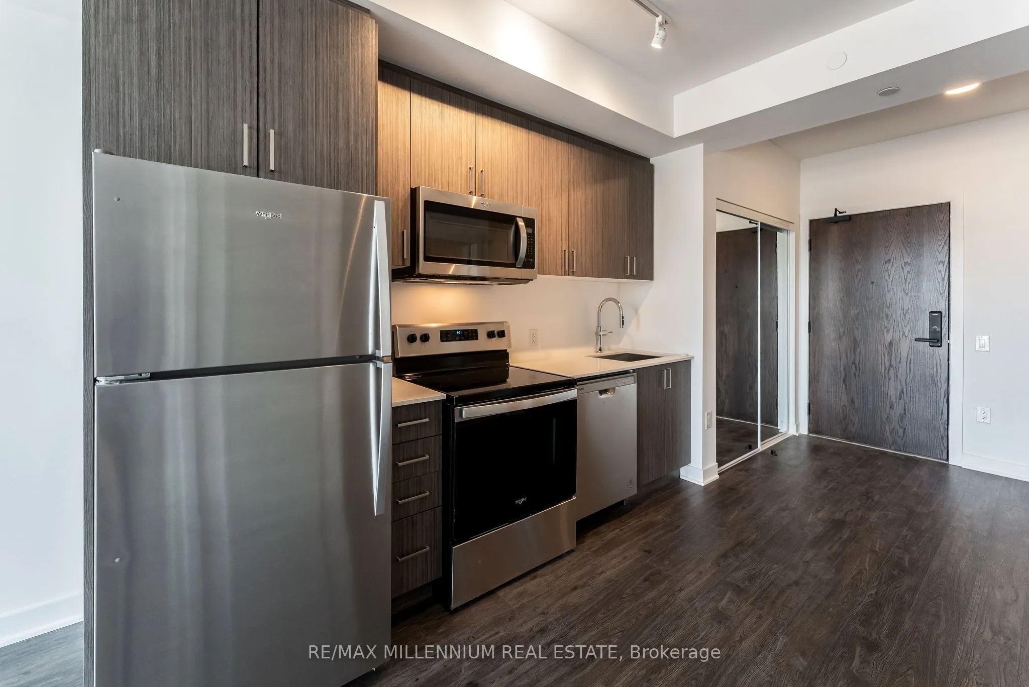 2782 Barton Street E, #208