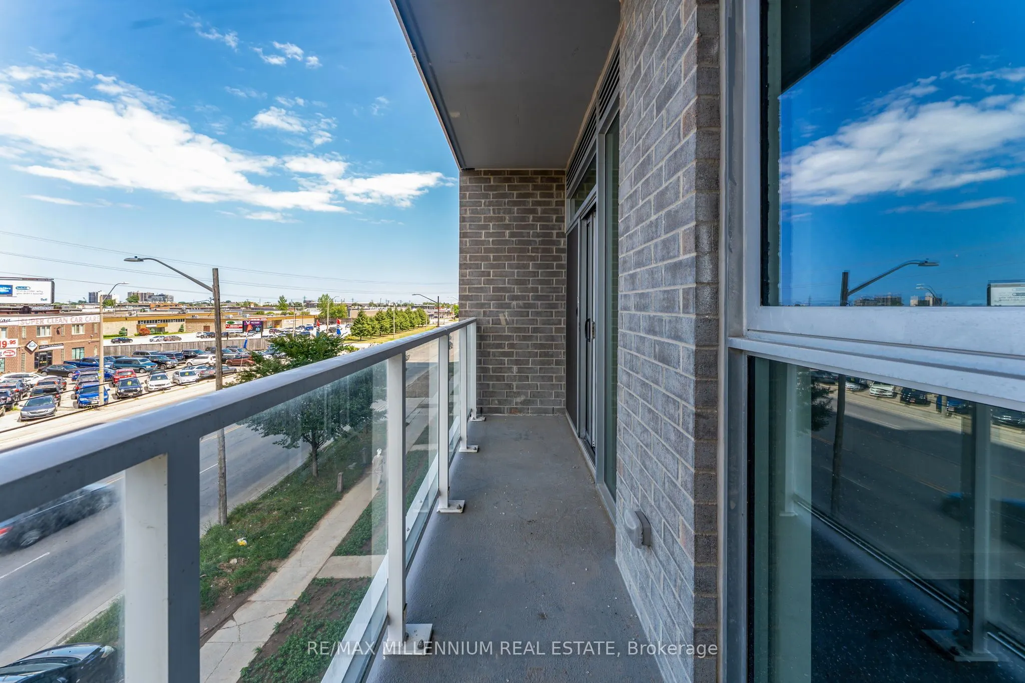 2782 Barton Street E, #208
