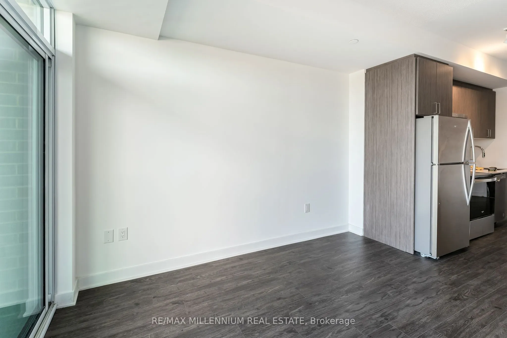 2782 Barton Street E, #208