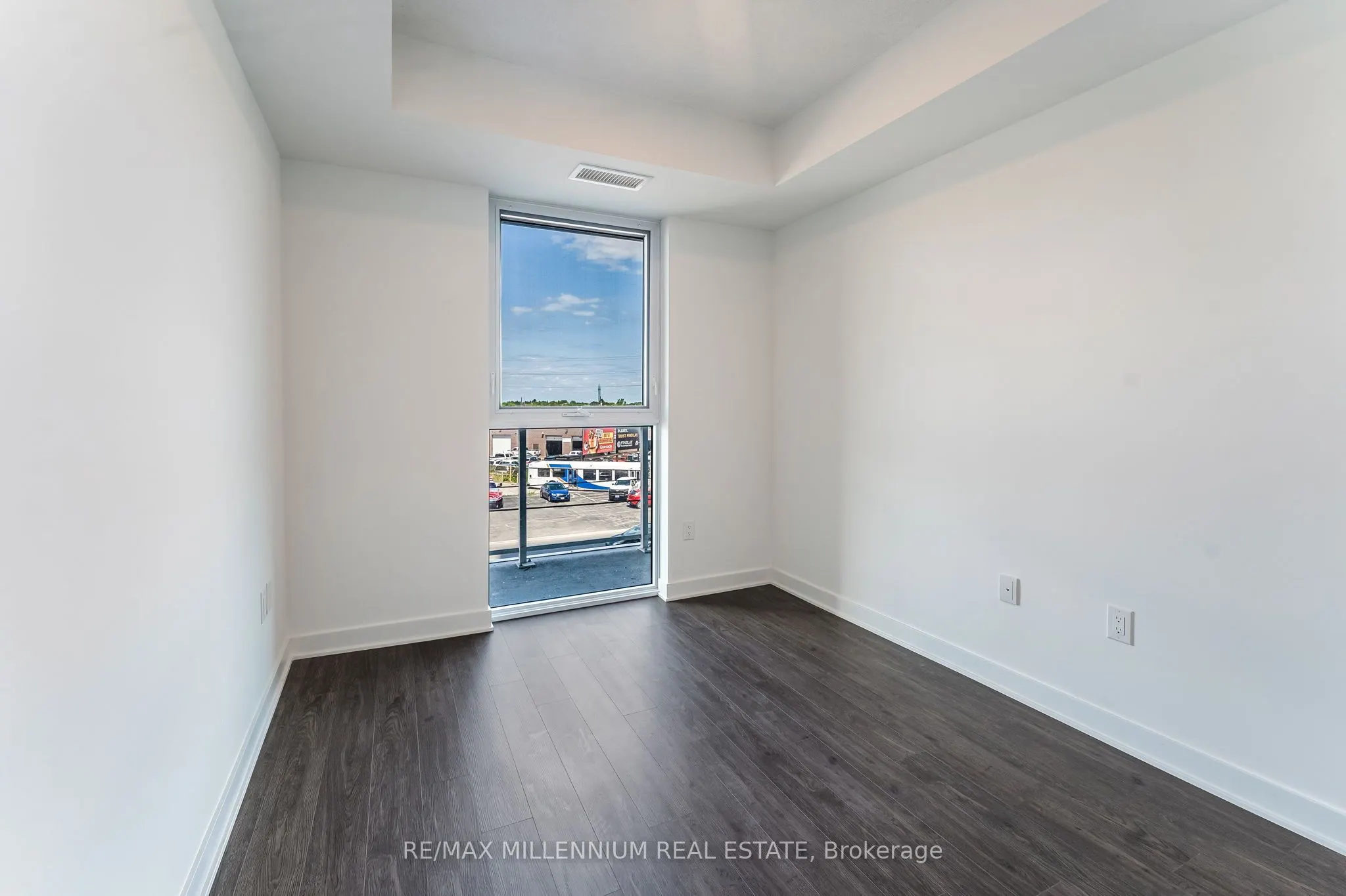 2782 Barton Street E, #208