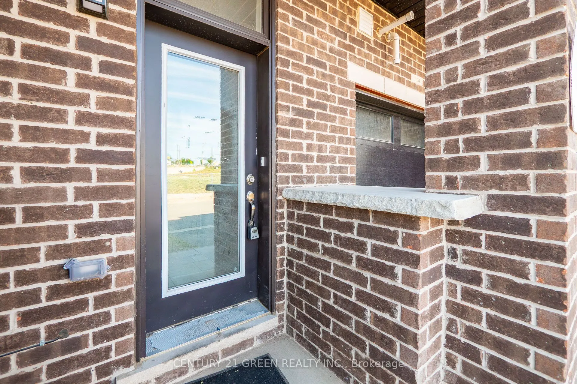 585 Colborne Street, #104