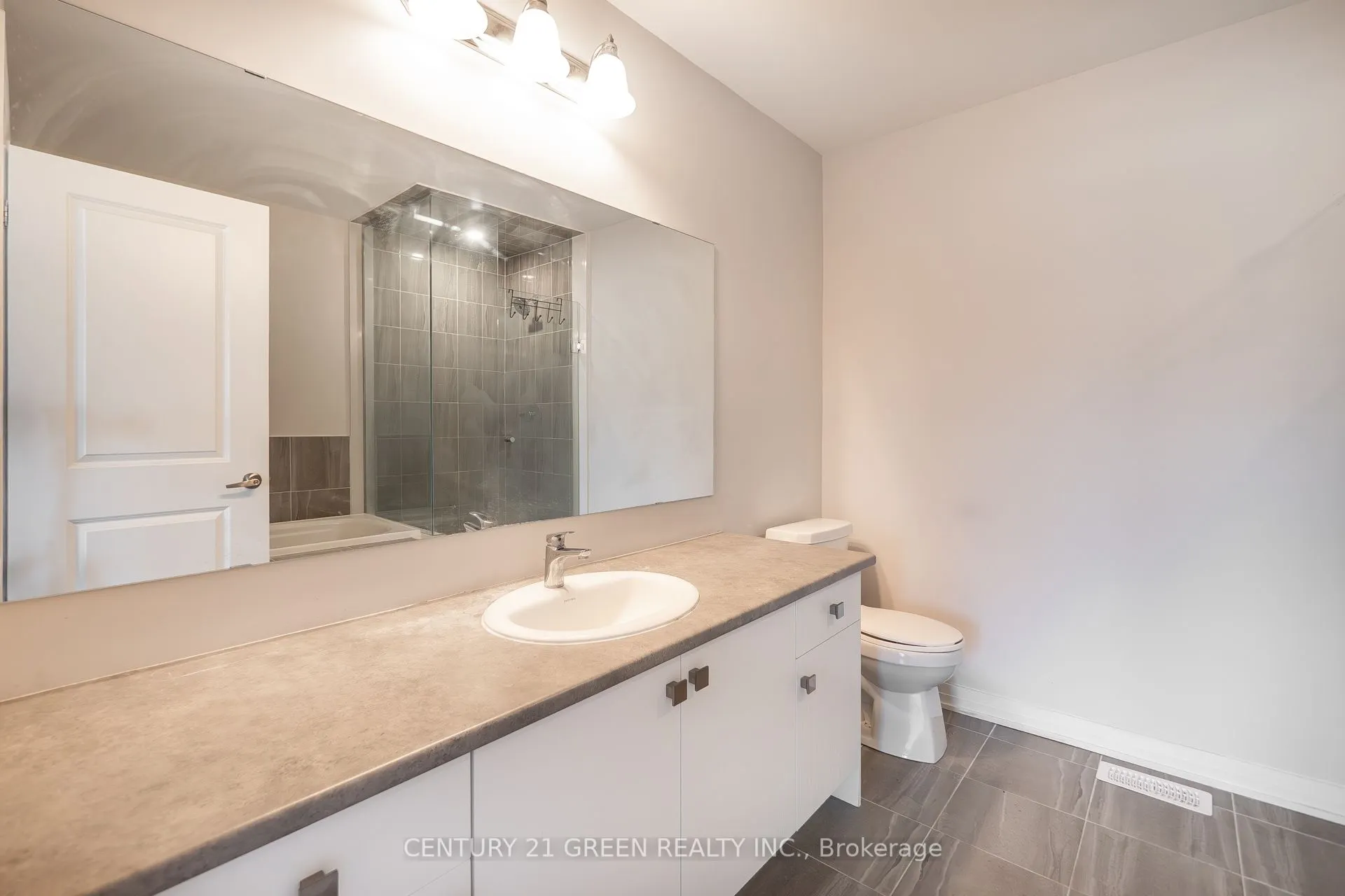 585 Colborne Street, #104
