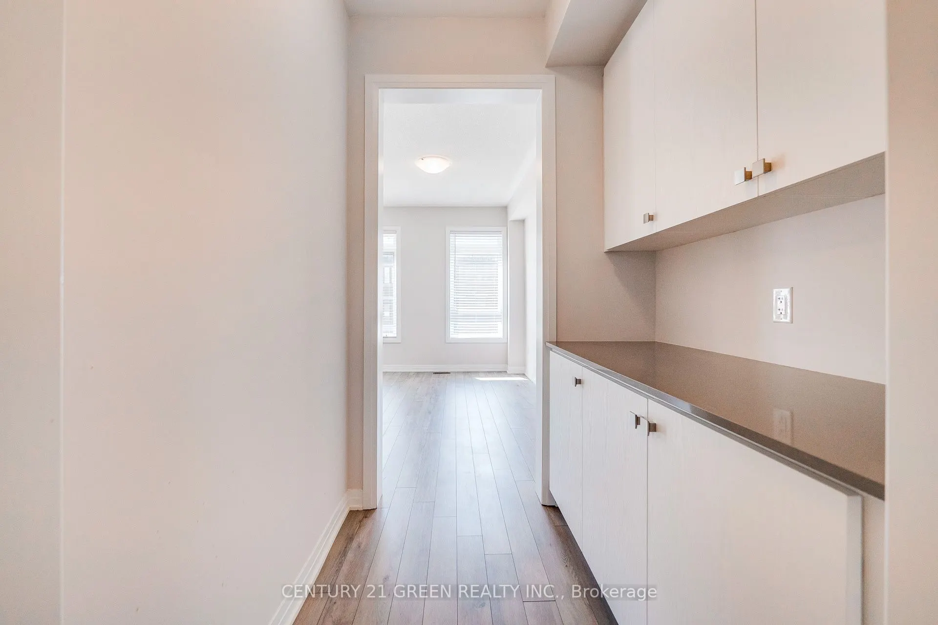 585 Colborne Street, #104