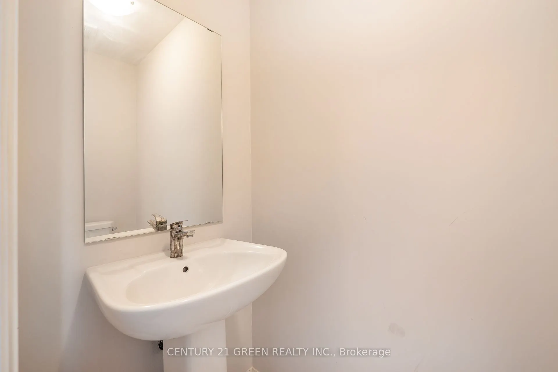 585 Colborne Street, #104