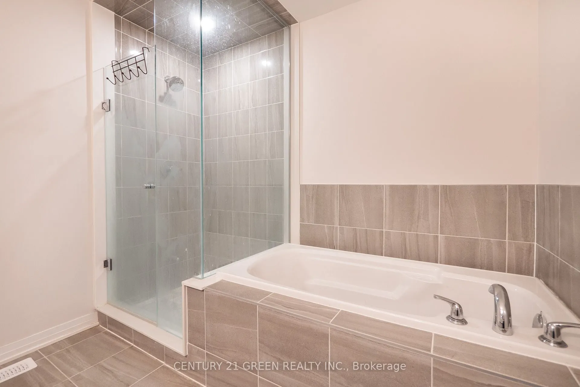 585 Colborne Street, #104