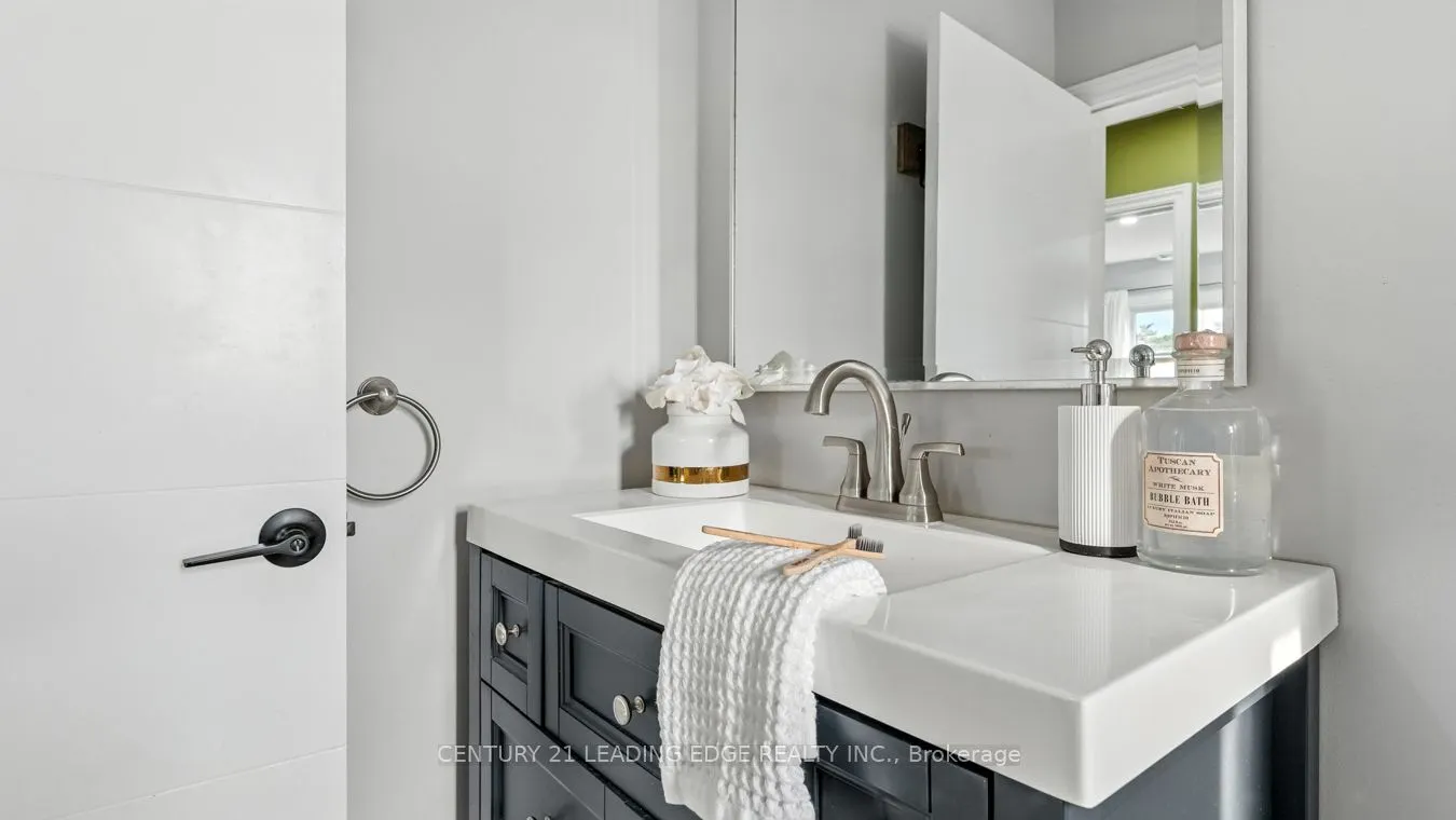 1591 Wallbridge-Loyalist Road