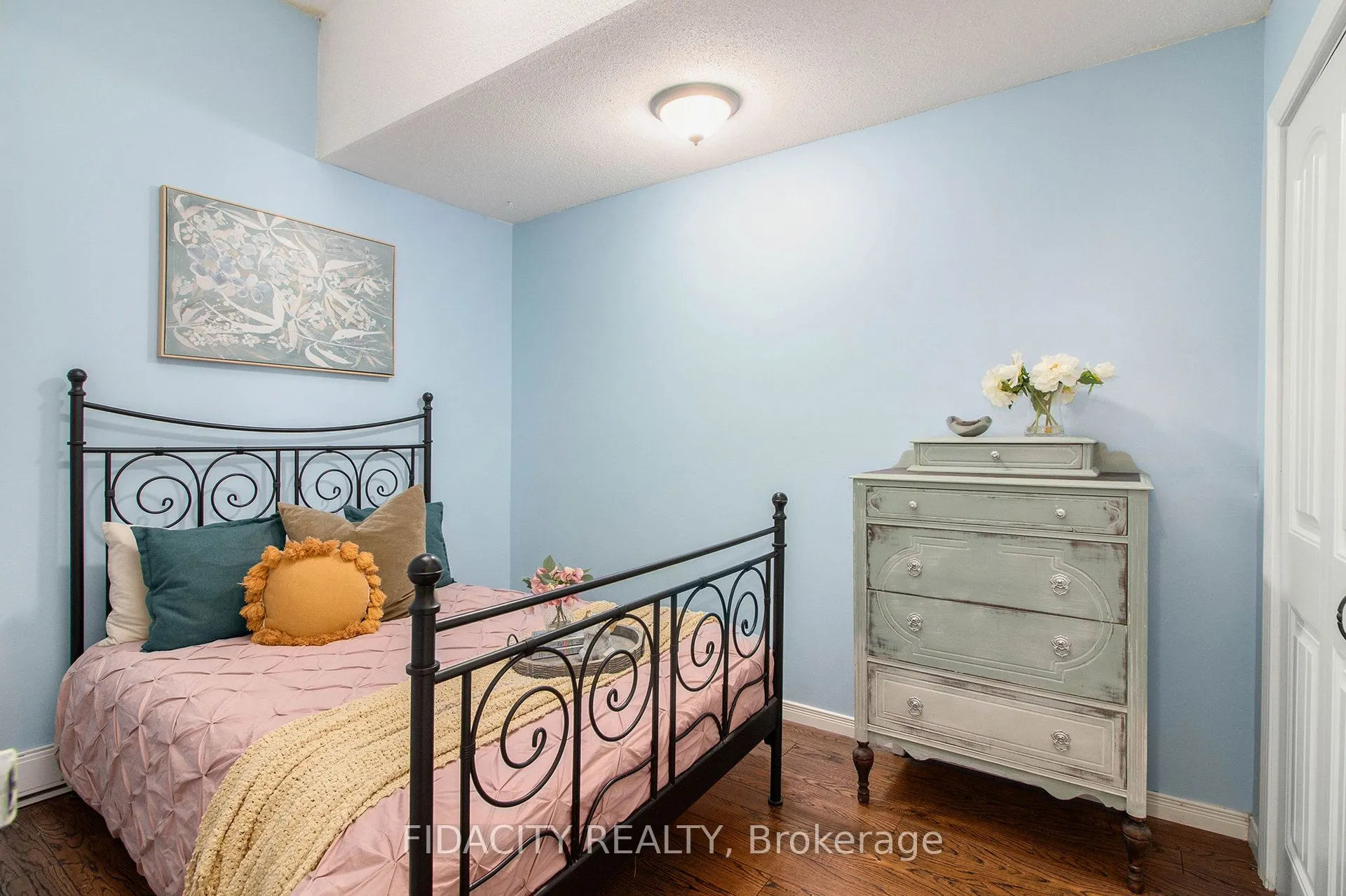 825 Cahill Drive W, #180