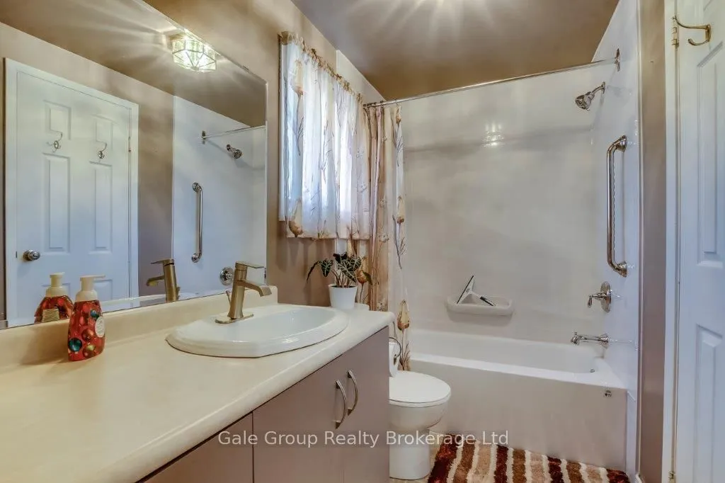 458 Springbank Avenue N, #7
