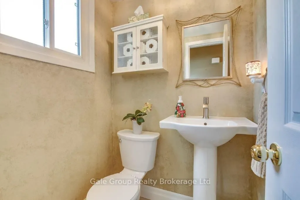 458 Springbank Avenue N, #7