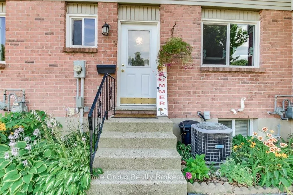 458 Springbank Avenue N, #7