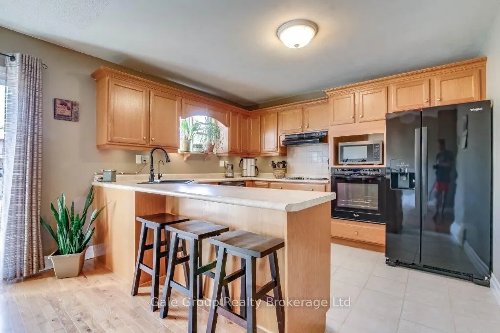 458 Springbank Avenue N, #7