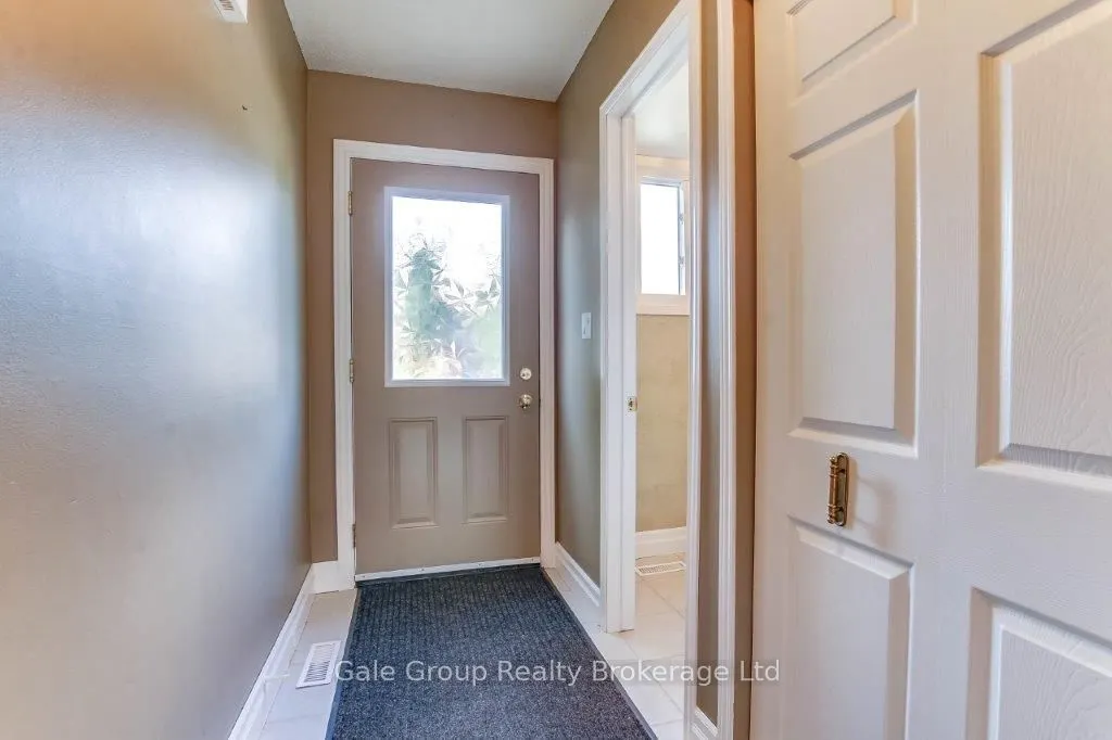 458 Springbank Avenue N, #7