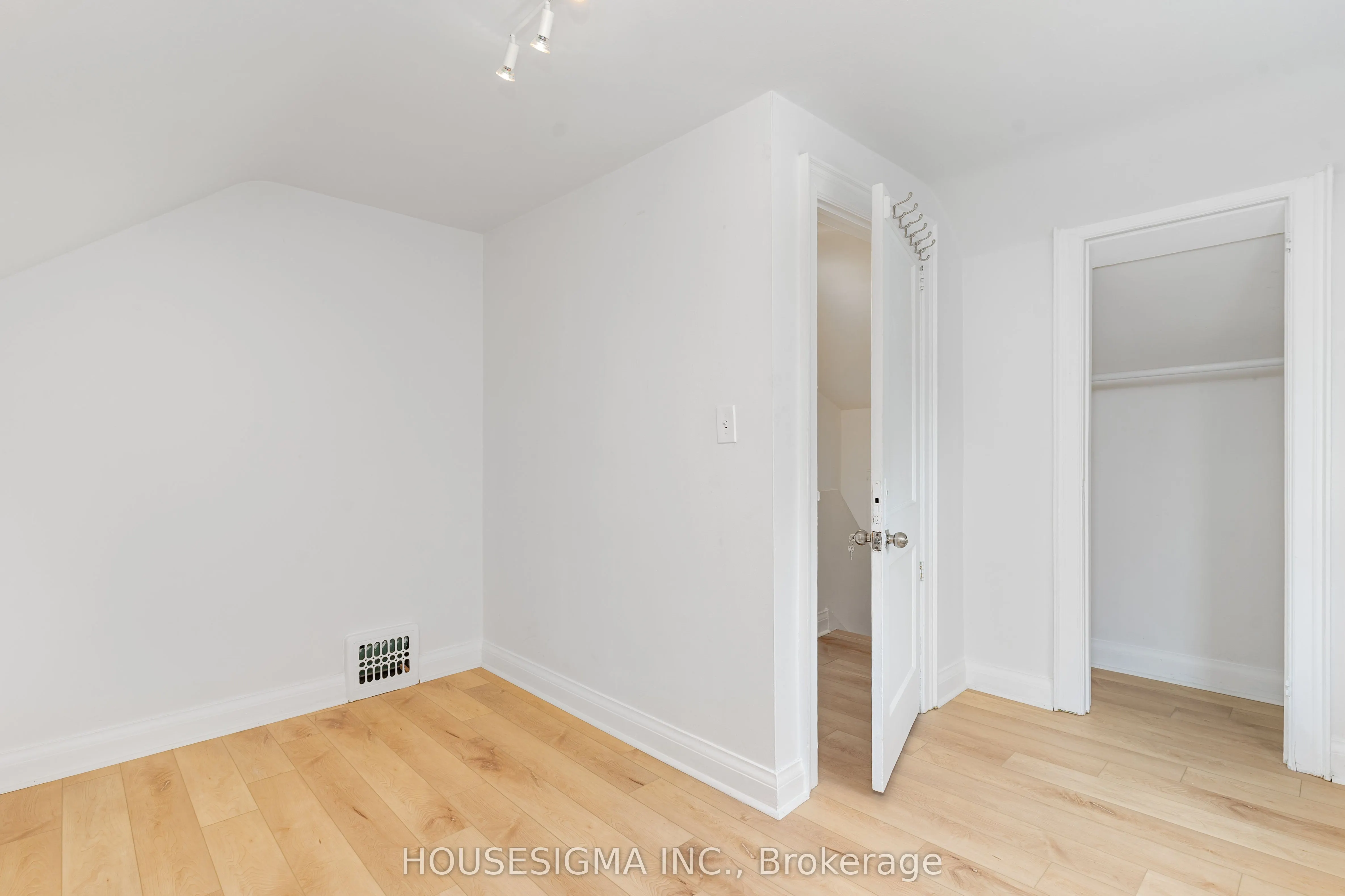 225 Bowman Street