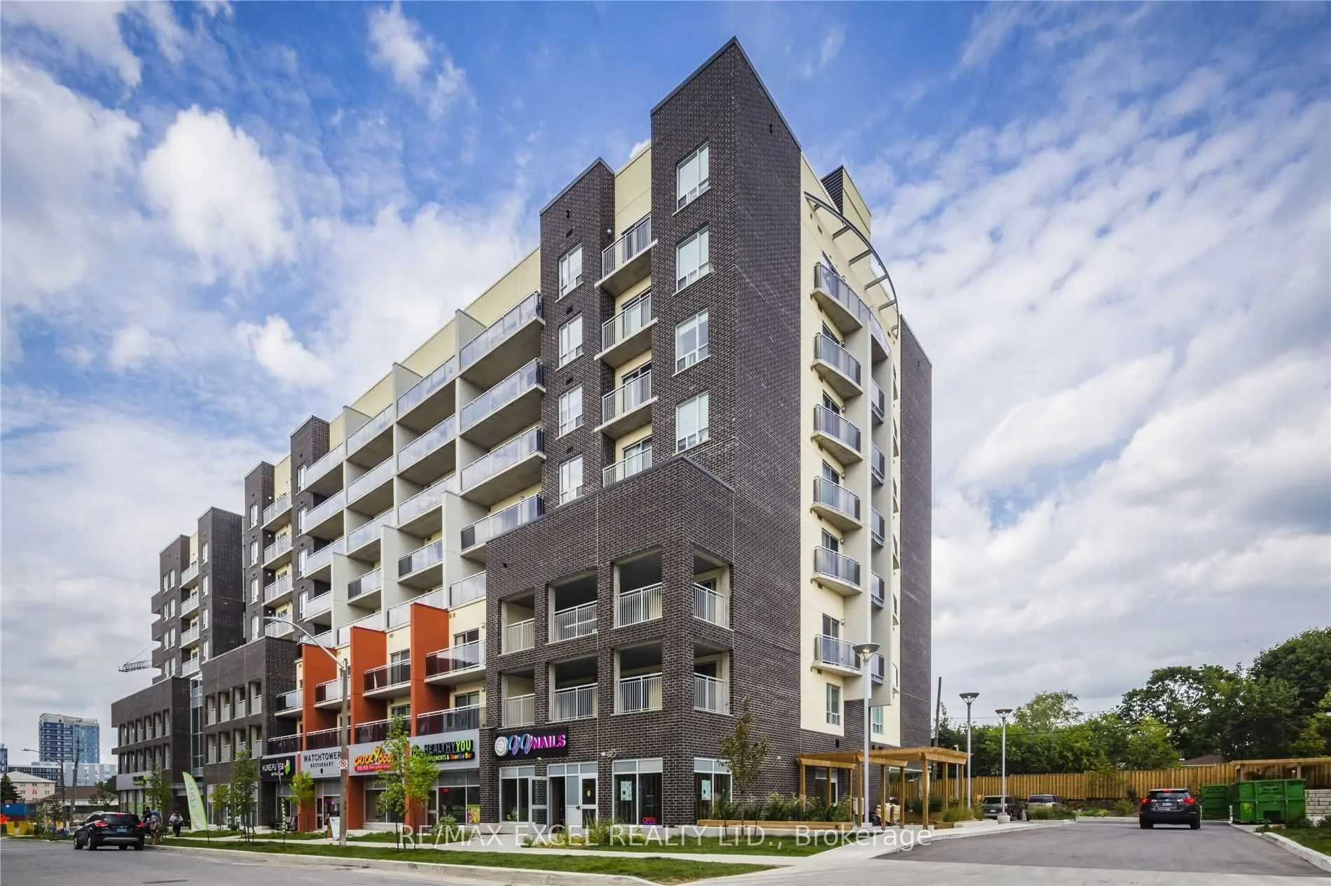 280 Lester Street, #821