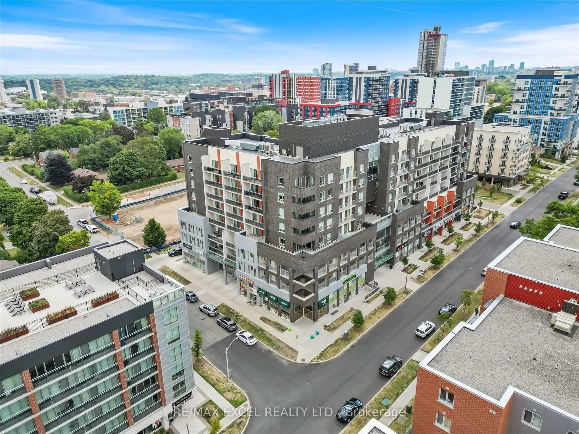 280 Lester Street, #821