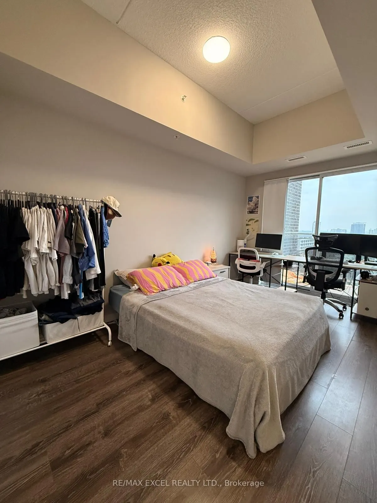 280 Lester Street, #821