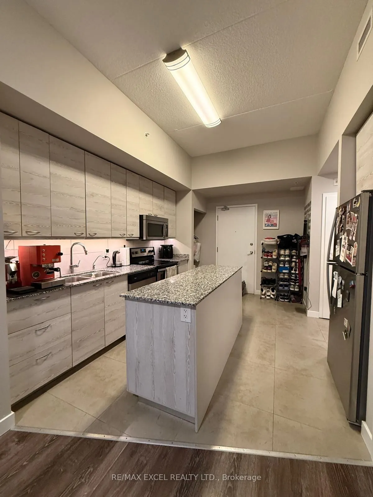 280 Lester Street, #821