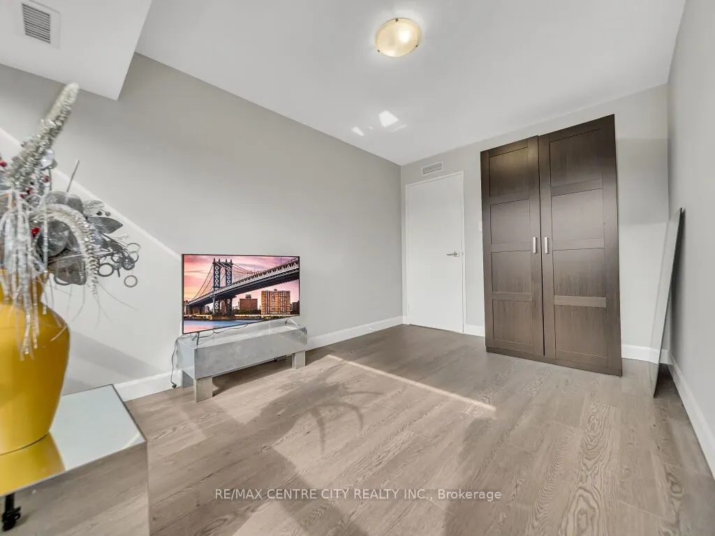 521 Riverside Drive, #611