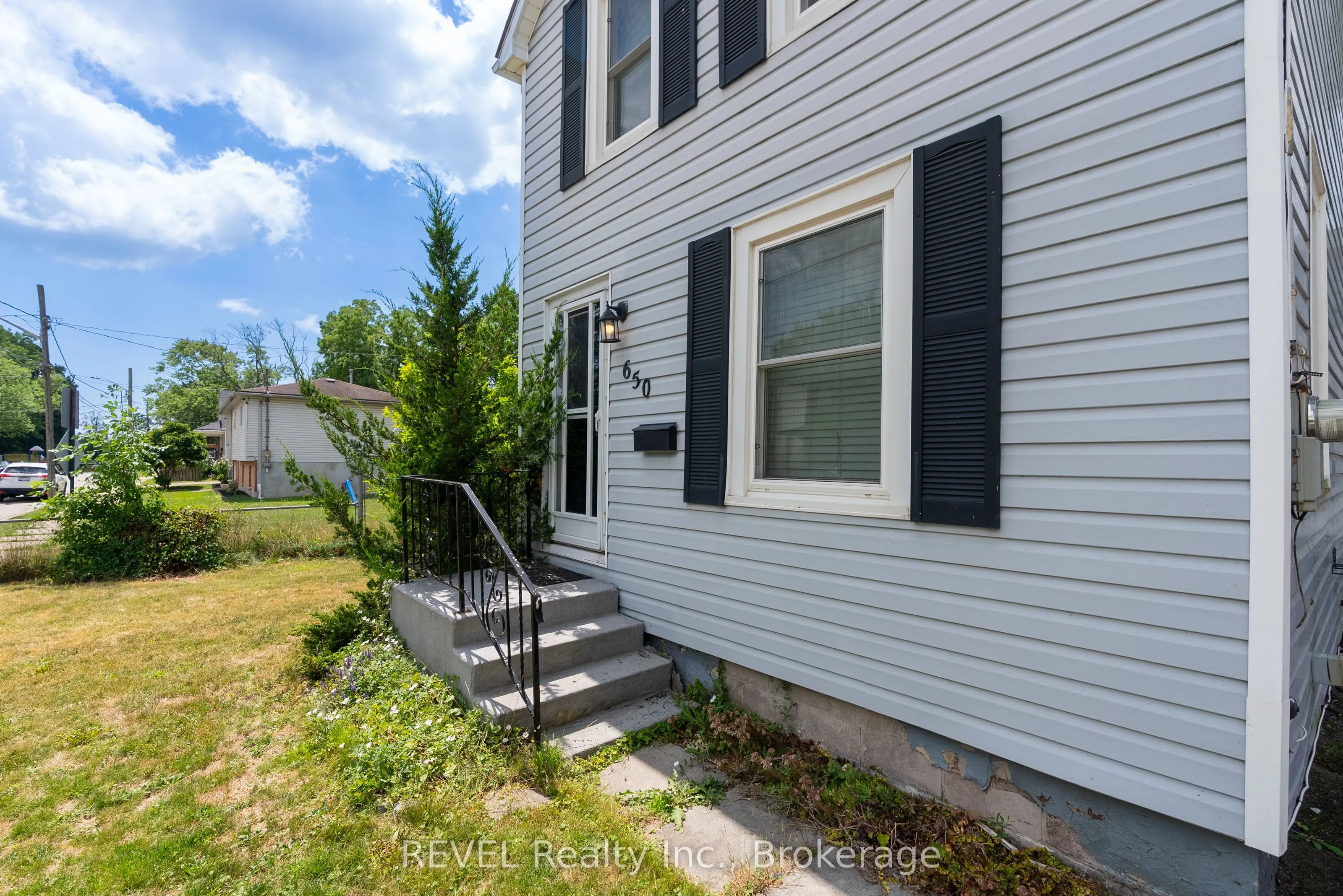 650 Deere Street