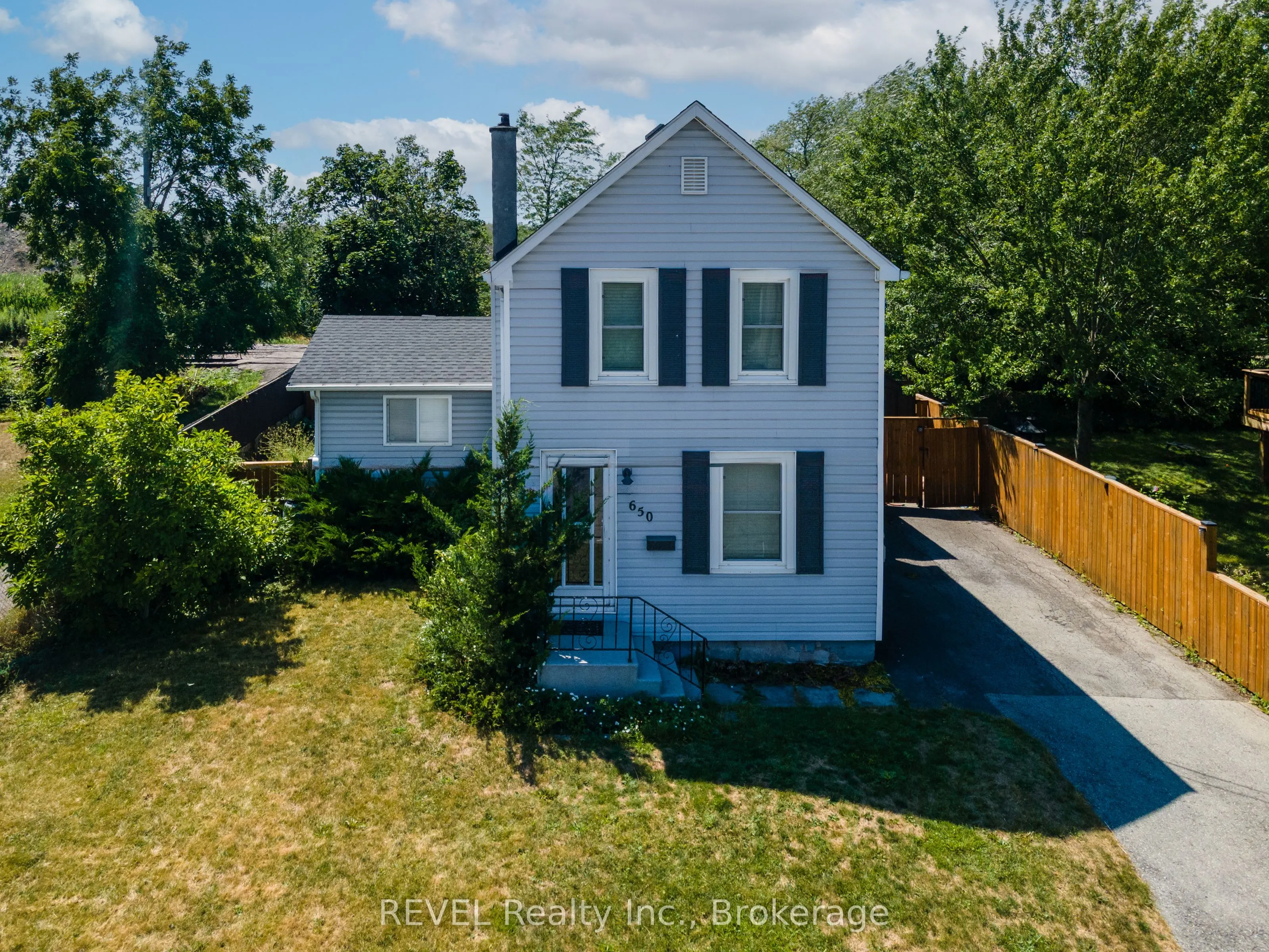 650 Deere Street