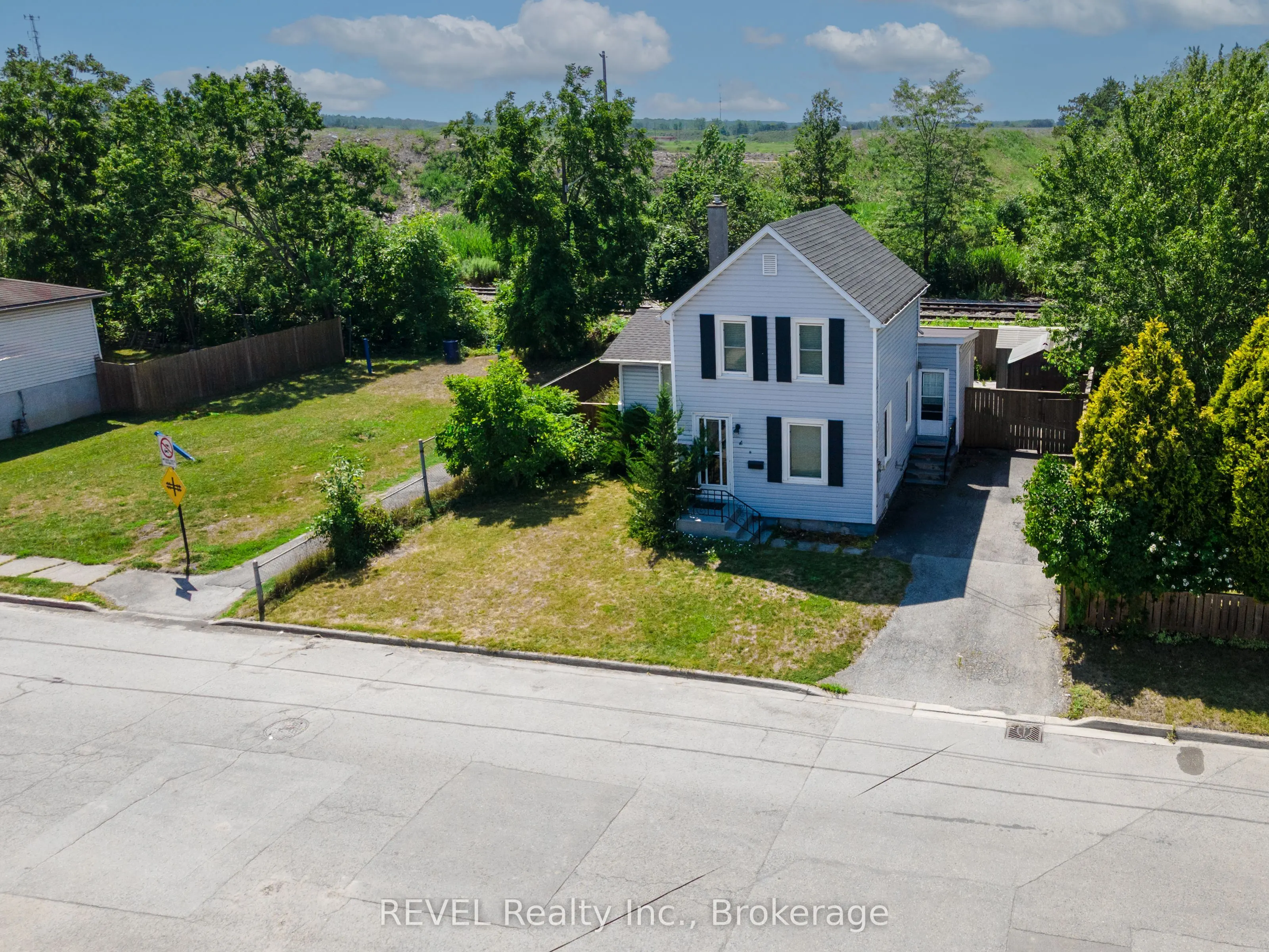 650 Deere Street
