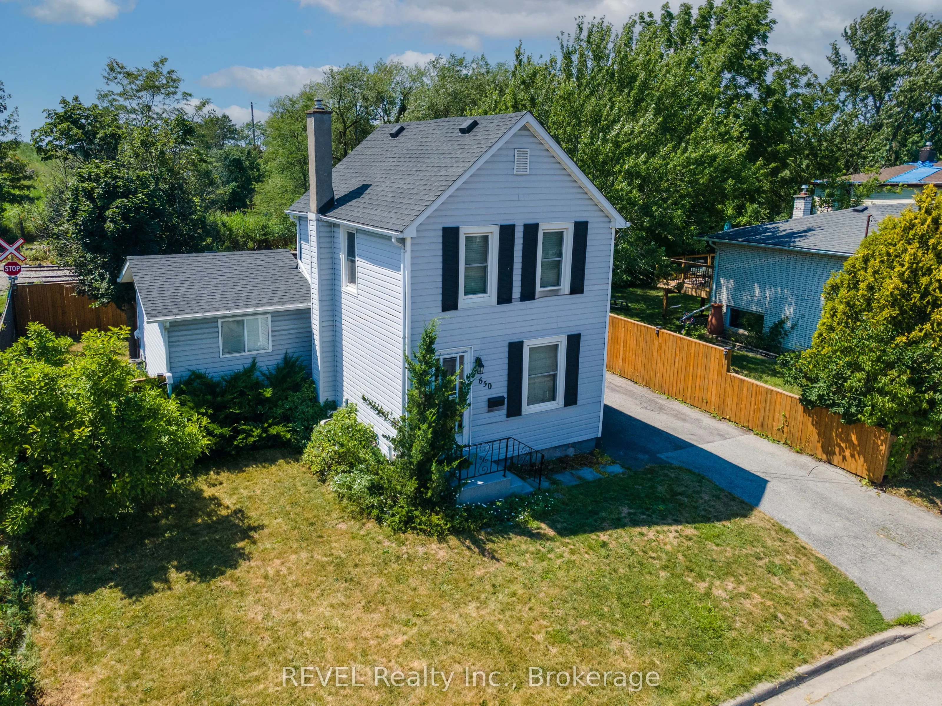 650 Deere Street