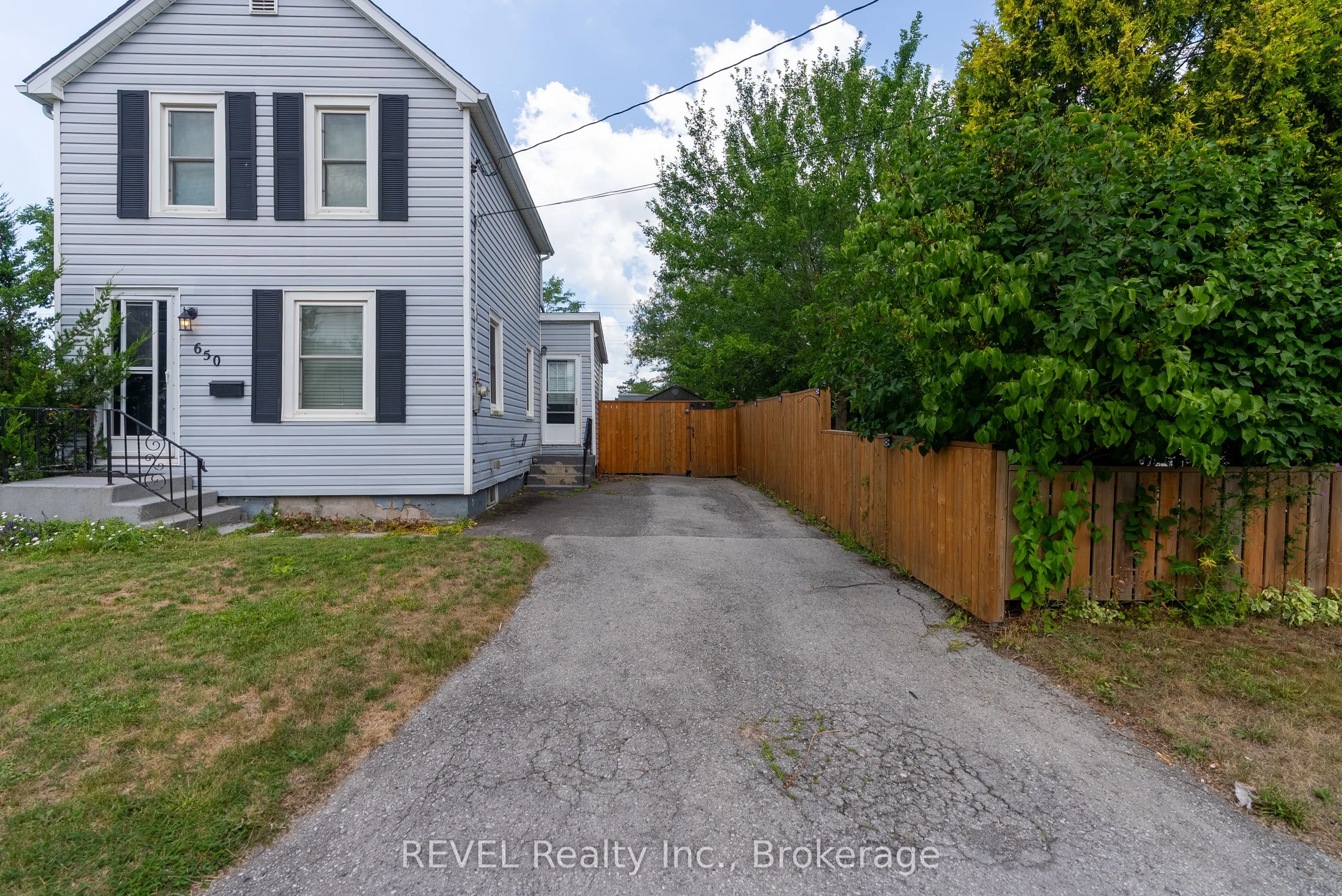 650 Deere Street