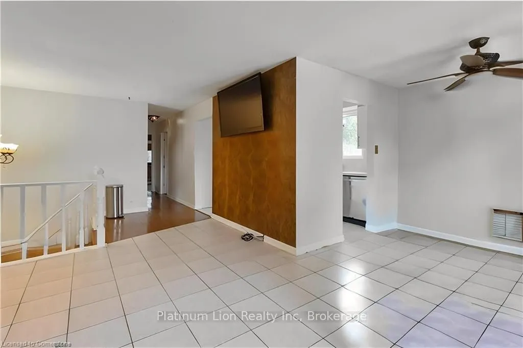 6 Equestrian Court