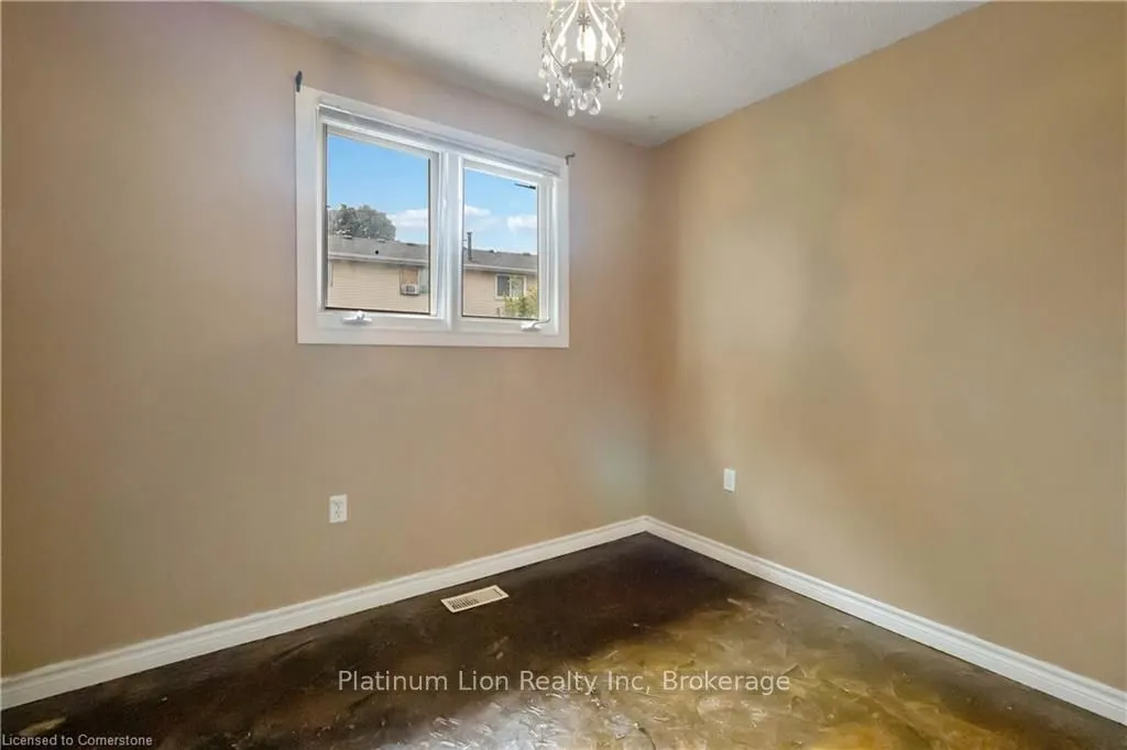 6 Equestrian Court