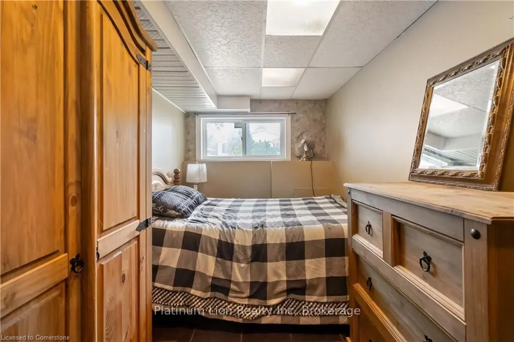6 Equestrian Court