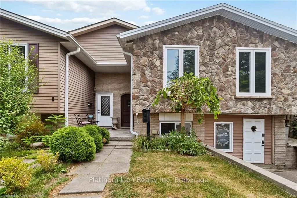 6 Equestrian Court