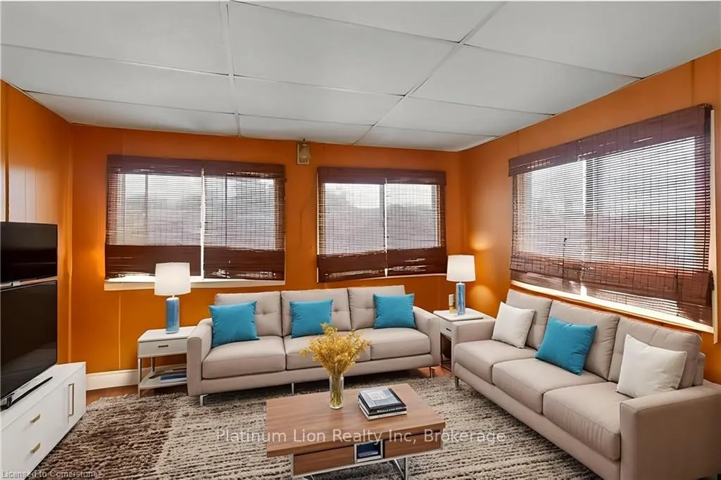 6 Equestrian Court