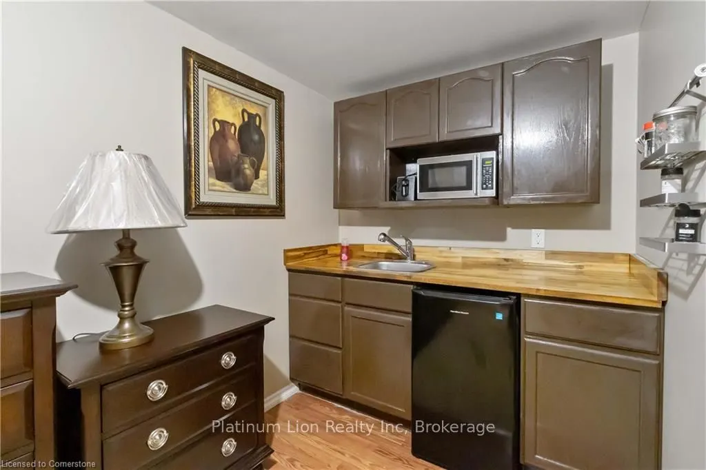 6 Equestrian Court