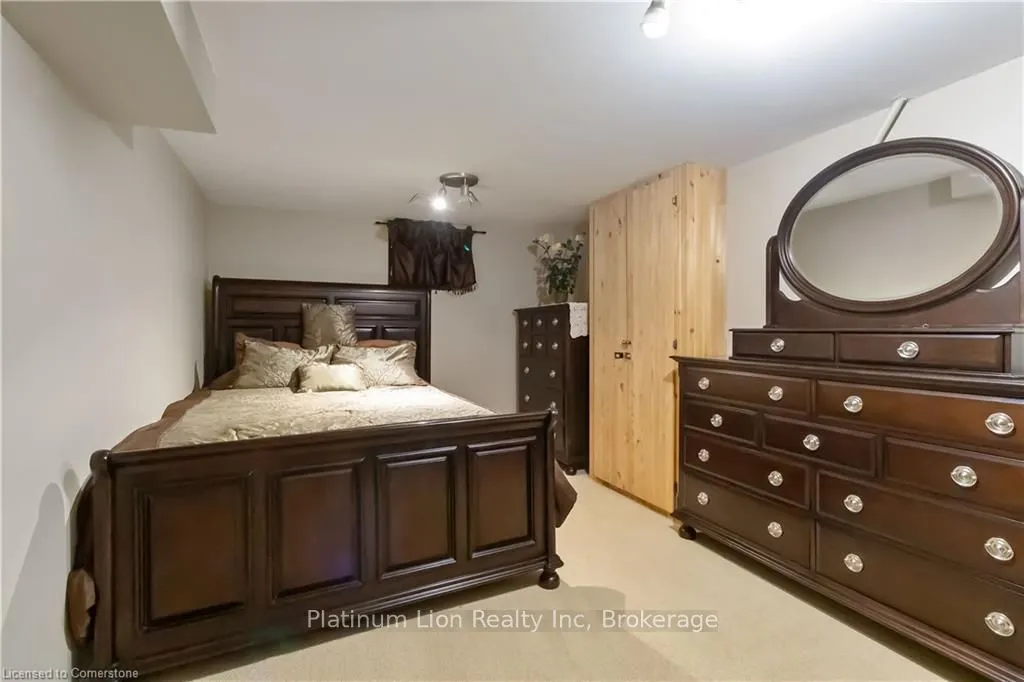 6 Equestrian Court