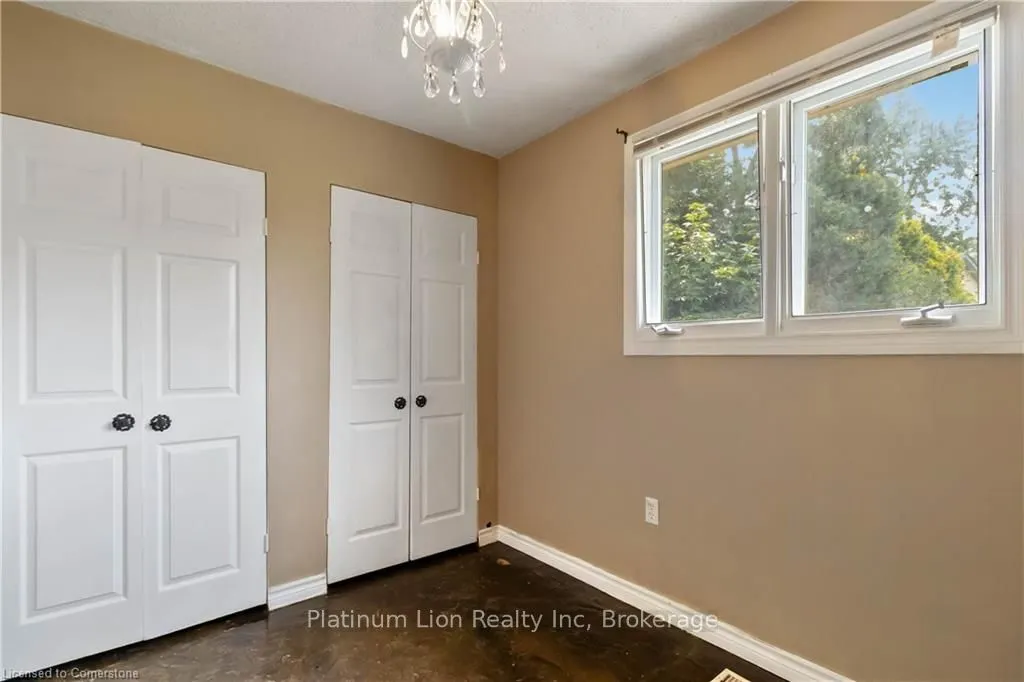 6 Equestrian Court