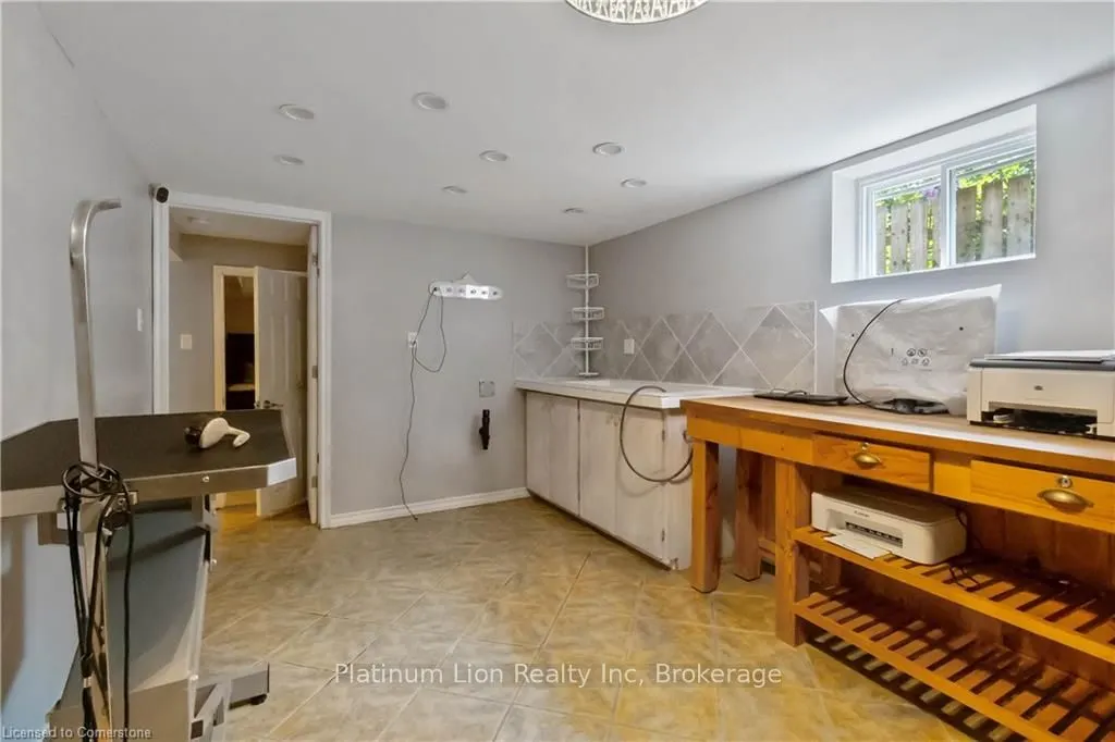 6 Equestrian Court