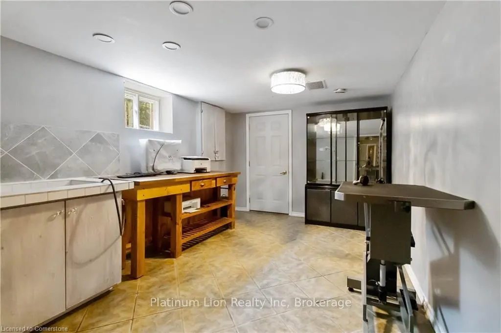 6 Equestrian Court