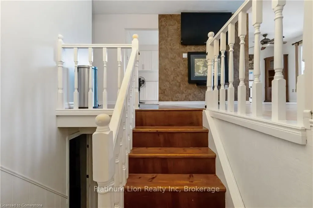 6 Equestrian Court