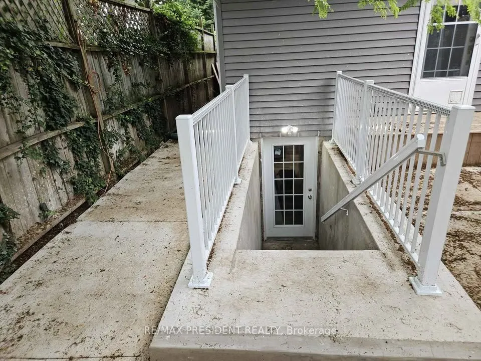 214 Main Street E