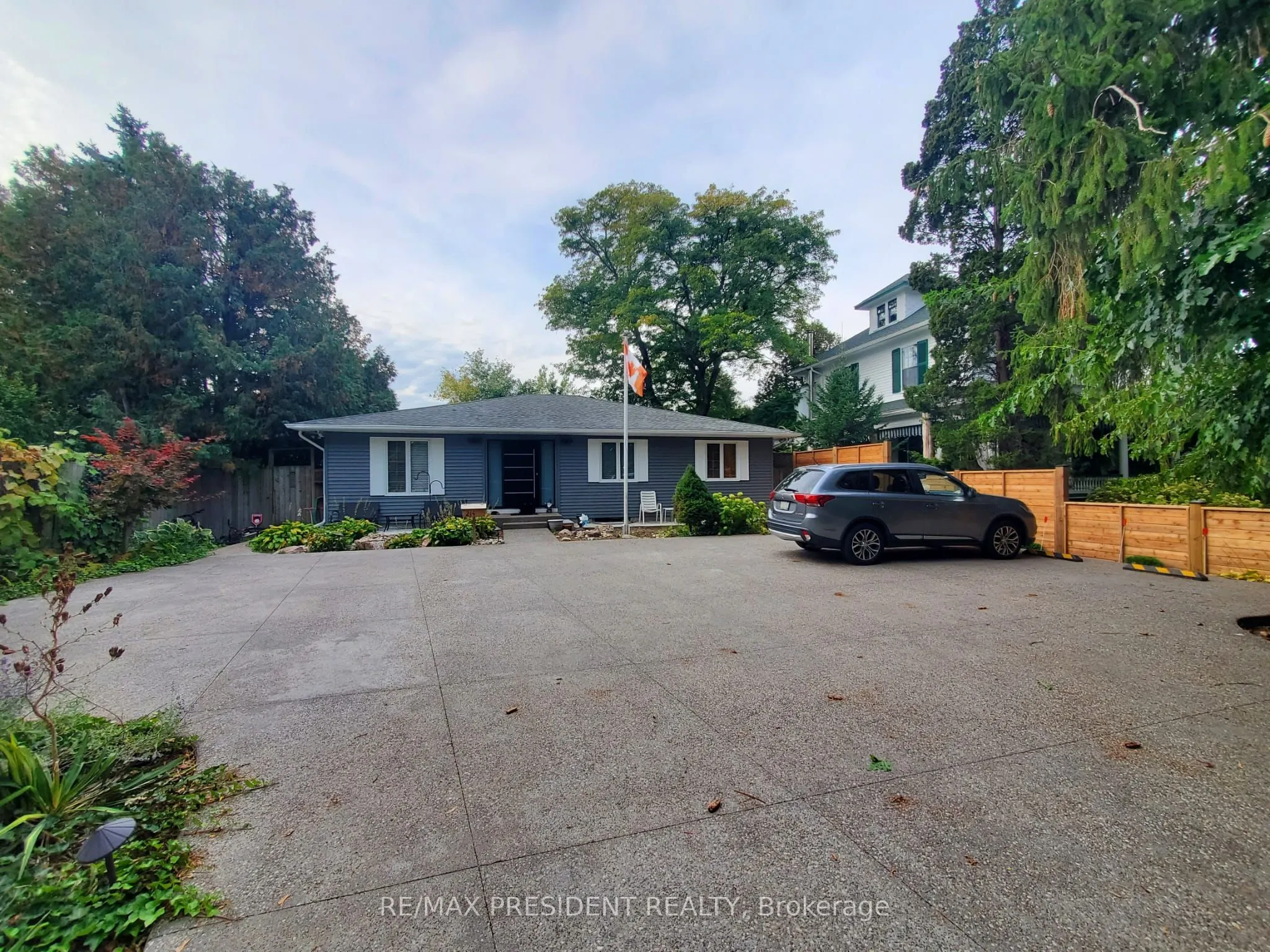 214 Main Street E
